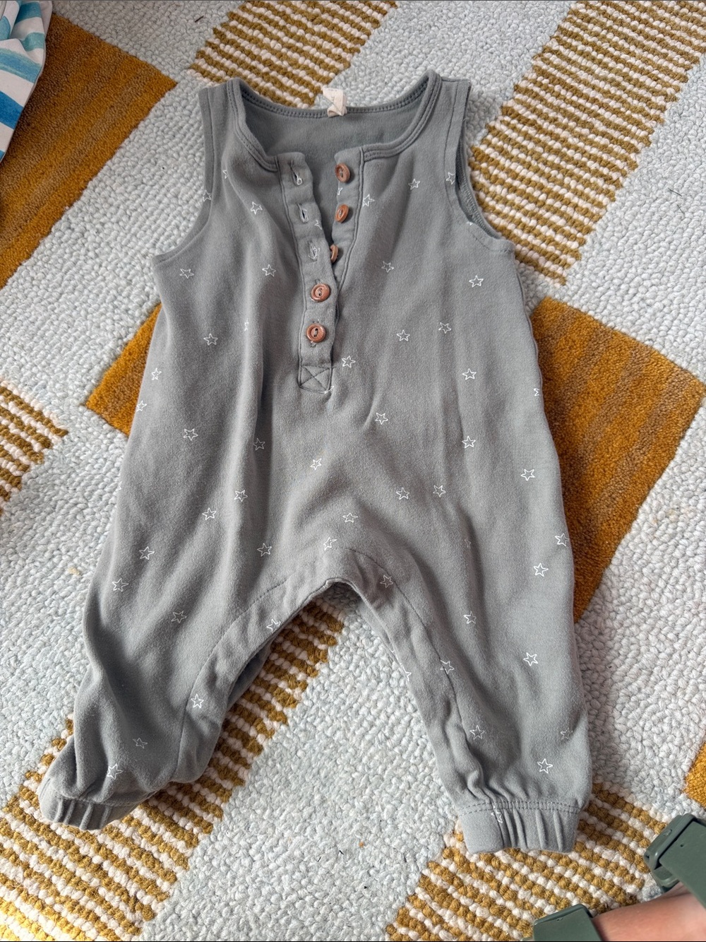 Q by Quincy Mae cotton star romper size 3-6m